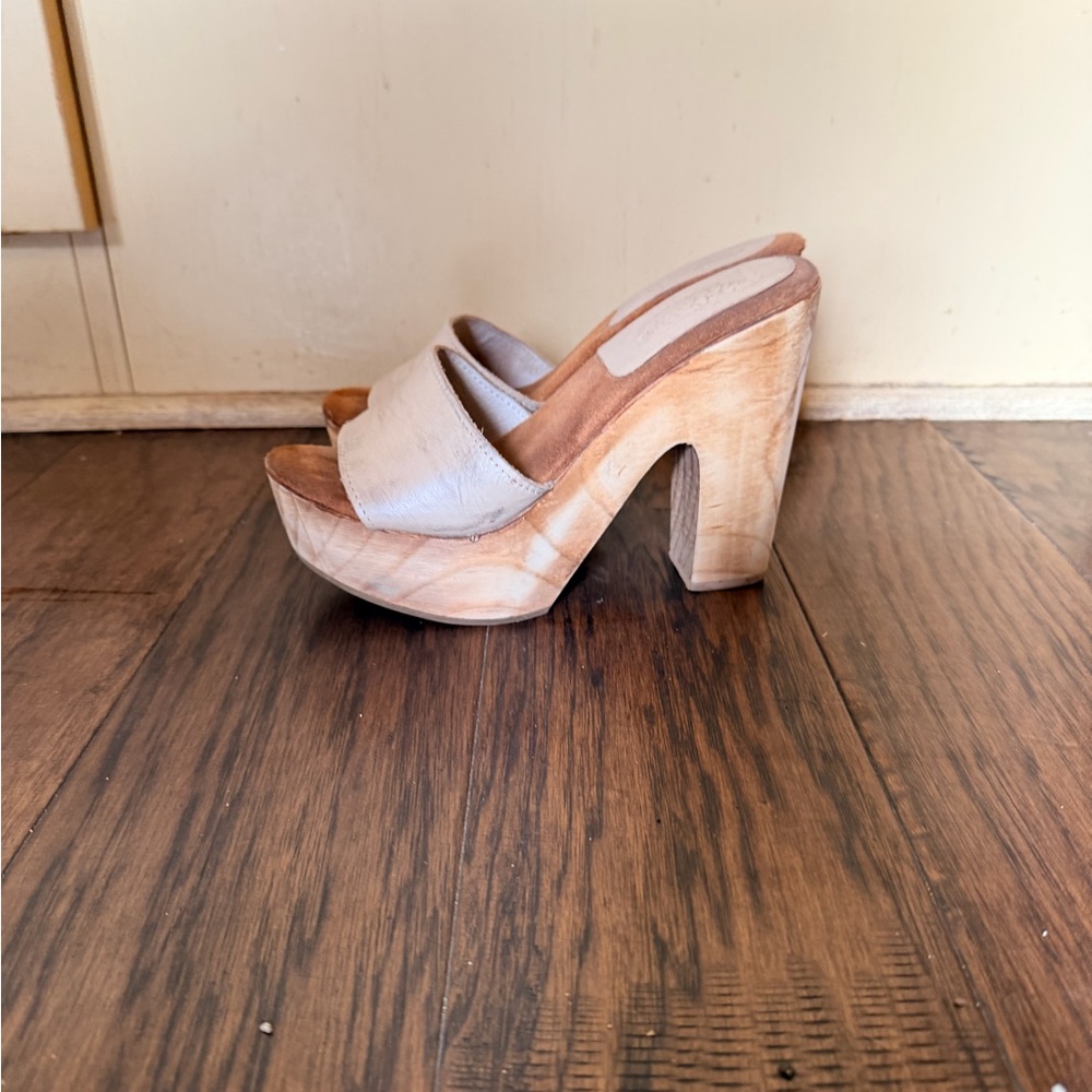 Freebird White and Tan Platform Mules - size 7